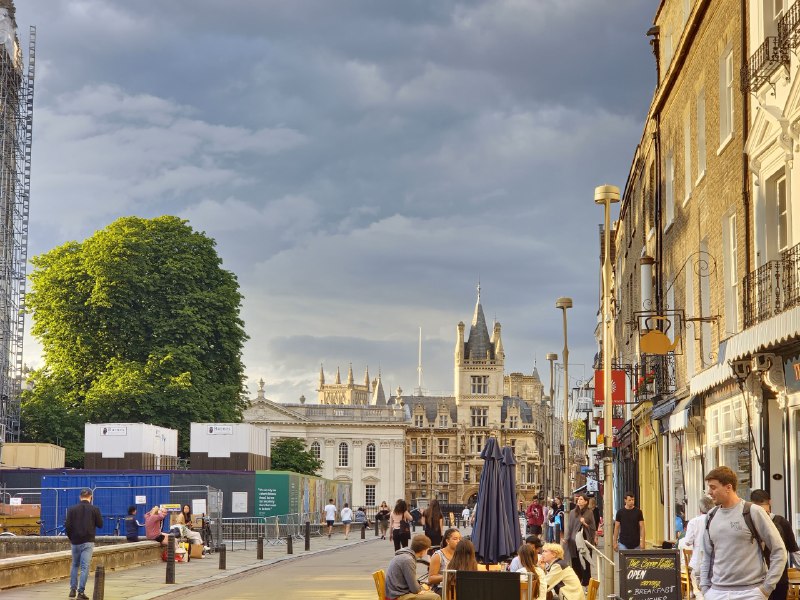 日落时分，King's College外面金壁生辉日落时分，King's College外面金壁生辉