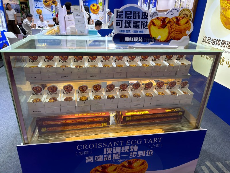 今天逃班，去国展中心逛 hotelex食博会挑咖啡豆，没忍住买了好几袋味道很好的豆子食博会比我们 AI 的展会有意思多了，小甜水喝到撑今天逃班，去国展中心逛 hotelex食博会挑咖啡豆，没忍住买了好几袋味道很好的豆子食博会比我们 AI 的展会有意思多了，小甜水喝到撑