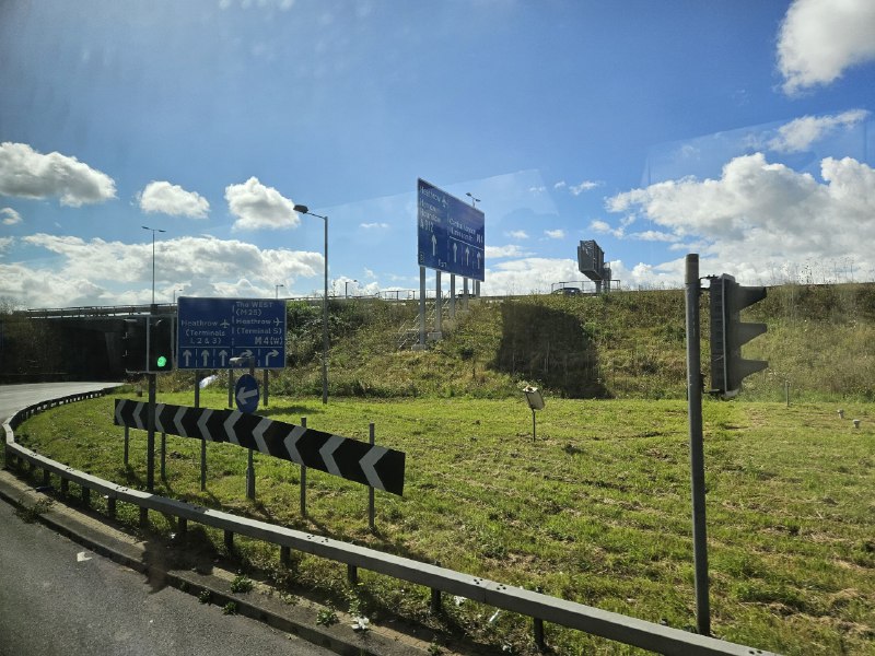 Heathrow🛫行李存一下再出去转转