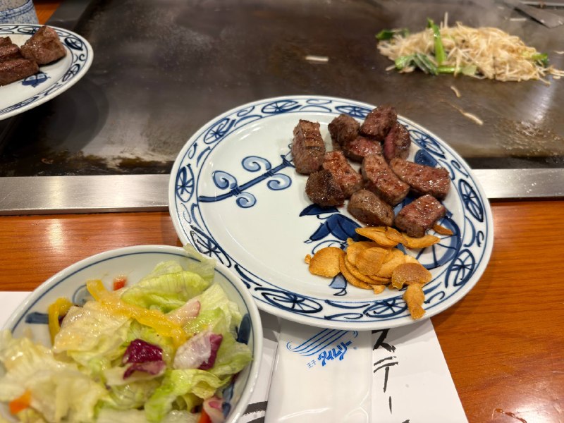 神户黑毛和牛牛排一人食3500JPY神户黑毛和牛牛排一人食3500JPY