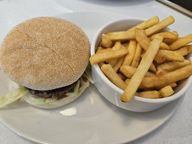 午饭KFC旁边一家快餐店午饭KFC旁边一家快餐店