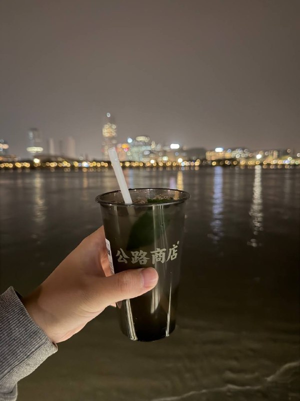来了就是上海人江边walk喝点小酒好chill