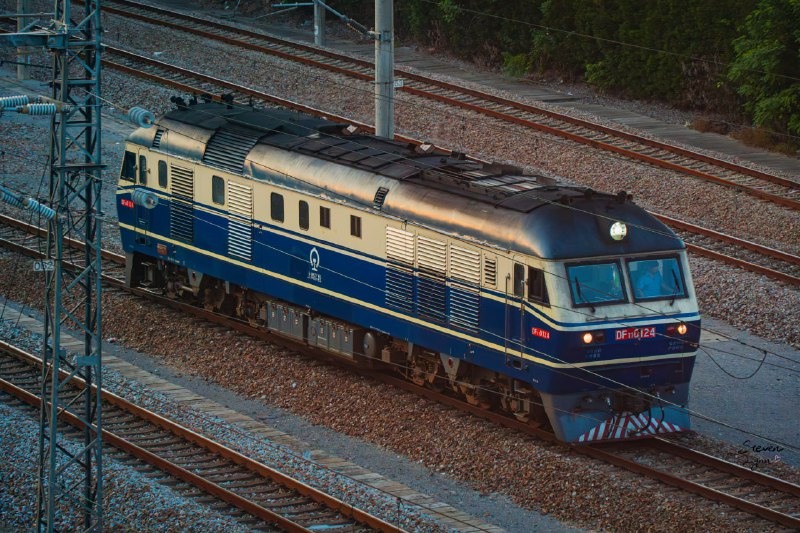 上局宁东段 DF11牵引车
