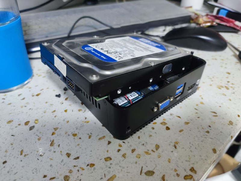 #今日蠢事硬盘塞不进机箱（噗