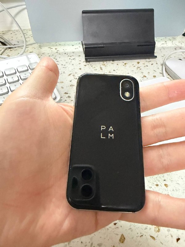 高中的时候用的palm phone在上面看完了绝命毒师高中的时候用的palm phone在上面看完了绝命毒师