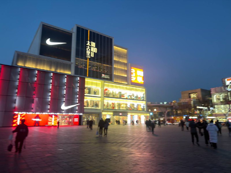 1. 早上一壶手冲开启超长续航2. 水立方3. 错误记忆4. 必胜客首店5. 三里屯优衣库，懂得都懂1. 早上一壶手冲开启超长续航2. 水立方3. 错误记忆4. 必胜客首店5. 三里屯优衣库，懂得都懂