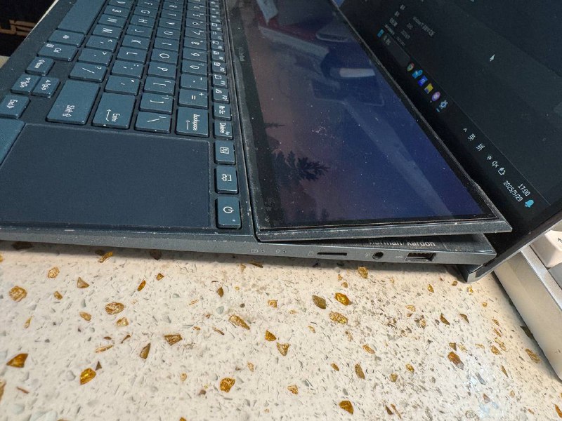 #出售 #电子产品 #华硕 #笔记本 联系 Steven Lynn 价格 3100华硕Asus 灵耀双屏 Zenbook Pro Duo 16G+512GCPU 11代i7 显卡MX450功能正常无维修，边框掉漆严重，A面、副屏已贴膜屠龙刀、到手刀勿扰拍下默认已知晓成色问题，不因成色问题退货南京可自提，其他地区邮费自理预览模式，不会发送到频道，请注意，您的用户名需要手动更新才能确保发送时和此处一致