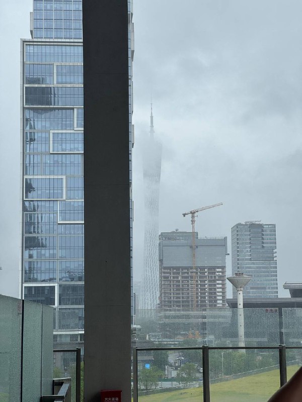 来腾讯广州大厦办活动了收获一只🐍🐧和限量木雕🐧来腾讯广州大厦办活动了收获一只🐍🐧和限量木雕🐧