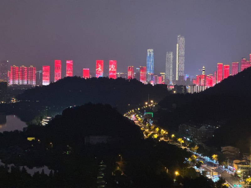 预告：长沙·进城之路忘了带拓展坞了，拍了没法修，这张手机拍的图当作是效果预览