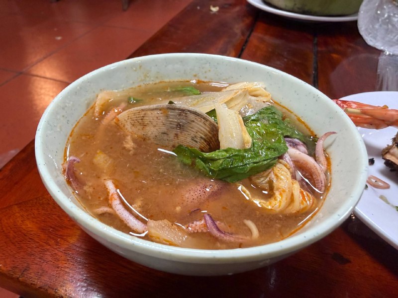 冬阴功好吃海鲜+啤酒，回去感觉尿酸要高冬阴功好吃海鲜+啤酒，回去感觉尿酸要高
