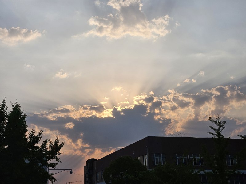 晚霞很好，只是没有机会驻足