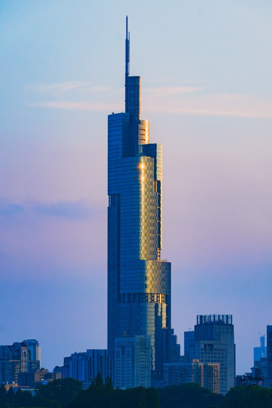 感觉构图有点单调