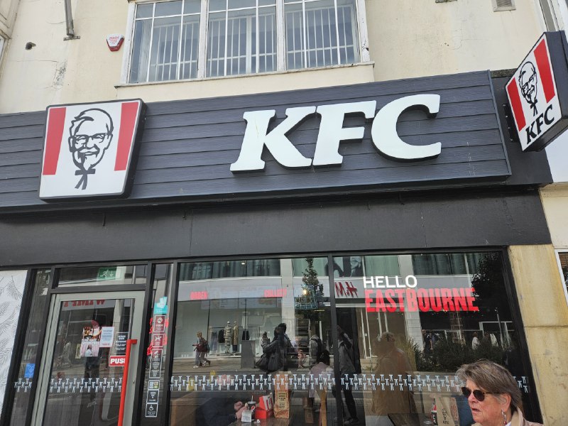 午饭KFC旁边一家快餐店午饭KFC旁边一家快餐店