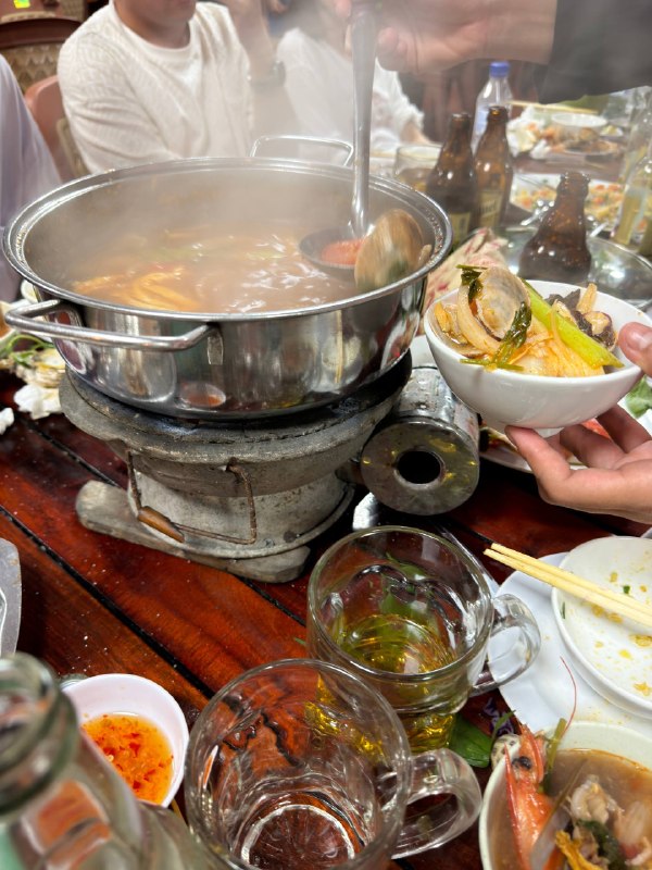 冬阴功好吃海鲜+啤酒，回去感觉尿酸要高冬阴功好吃海鲜+啤酒，回去感觉尿酸要高