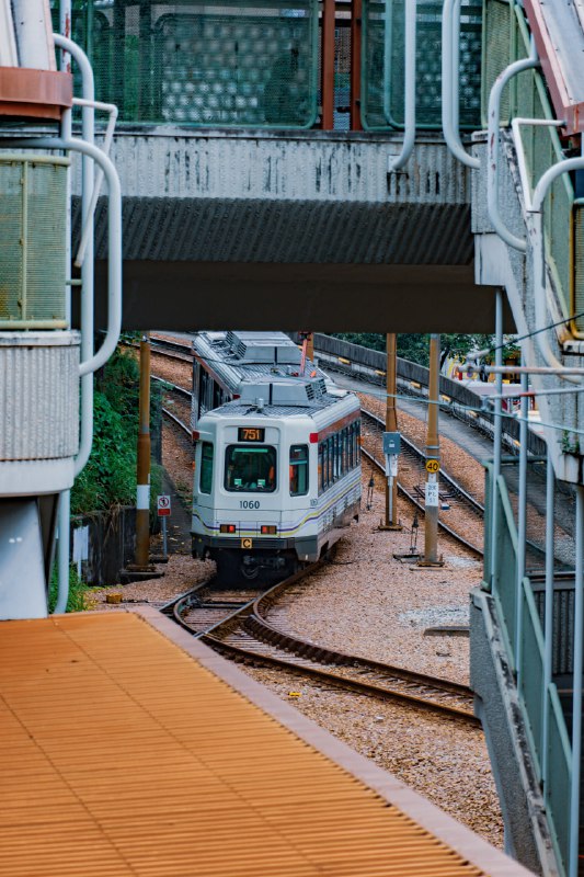 屯门·元朗轻铁太容易出片了随便找个车站/天桥都是很好的机位屯门·元朗轻铁太容易出片了随便找个车站/天桥都是很好的机位