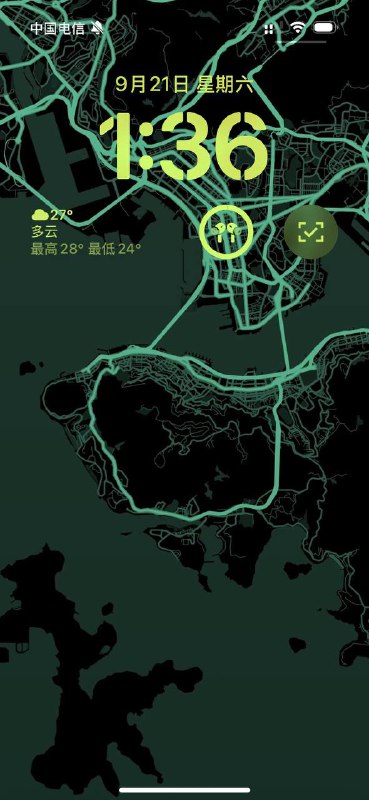 ios18终于可以把锁屏那两个按钮去掉了，很不实用还容易误触的两个按钮