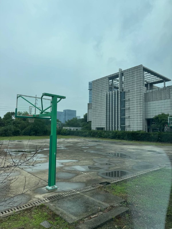 走了垃圾地方一秒钟都不想多呆走的时候直接从厂房一楼窗户跳出去了像肖申克用一把锤子在大雨里找到了救赎走了垃圾地方一秒钟都不想多呆走的时候直接从厂房一楼窗户跳出去了像肖申克用一把锤子在大雨里找到了救赎