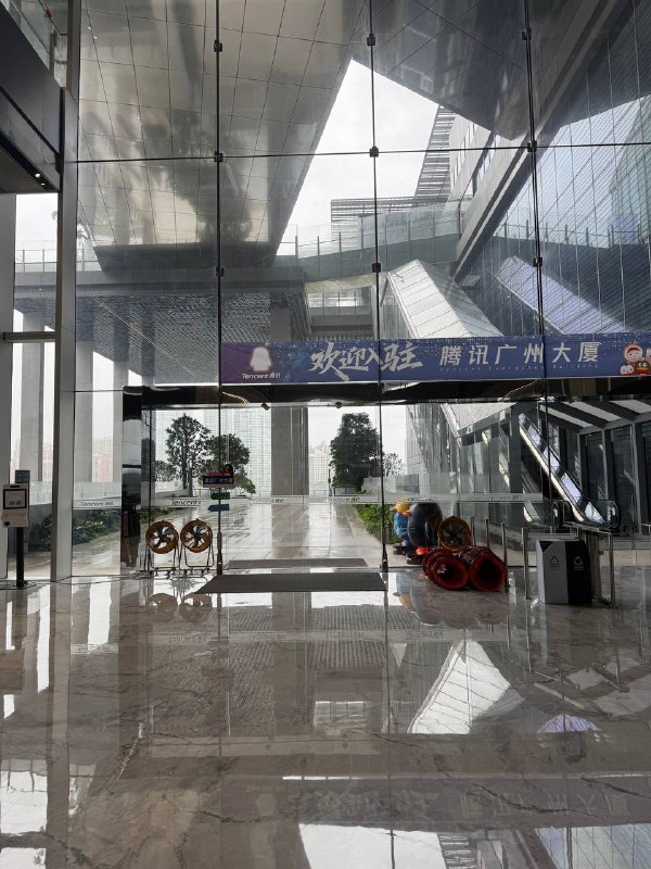 来腾讯广州大厦办活动了收获一只🐍🐧和限量木雕🐧来腾讯广州大厦办活动了收获一只🐍🐧和限量木雕🐧