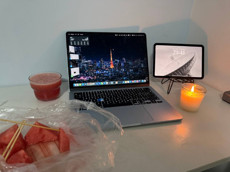 小屋收拾好了瓜买多了，一半榨成西瓜汁了香薰点起来氛围感还不错