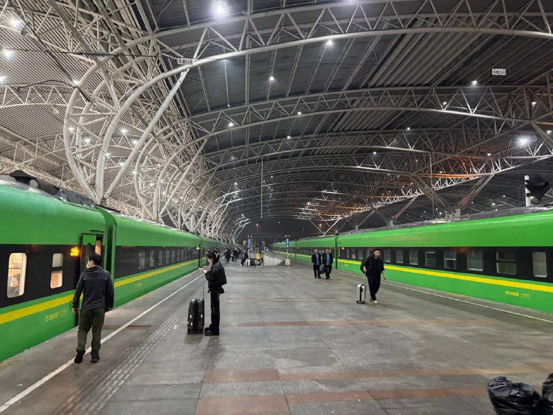 和烟波搭乘动集D9（某种升级版硬卧）因为没身份证所以用护照买的第一次坐卧铺，很奇特的体验和烟波搭乘动集D9（某种升级版硬卧）因为没身份证所以用护照买的第一次坐卧铺，很奇特的体验