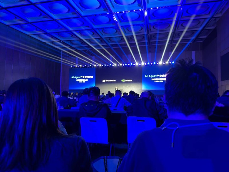 今天主持了产品发布会！自己做的产品终于生出来了今天主持了产品发布会！自己做的产品终于生出来了