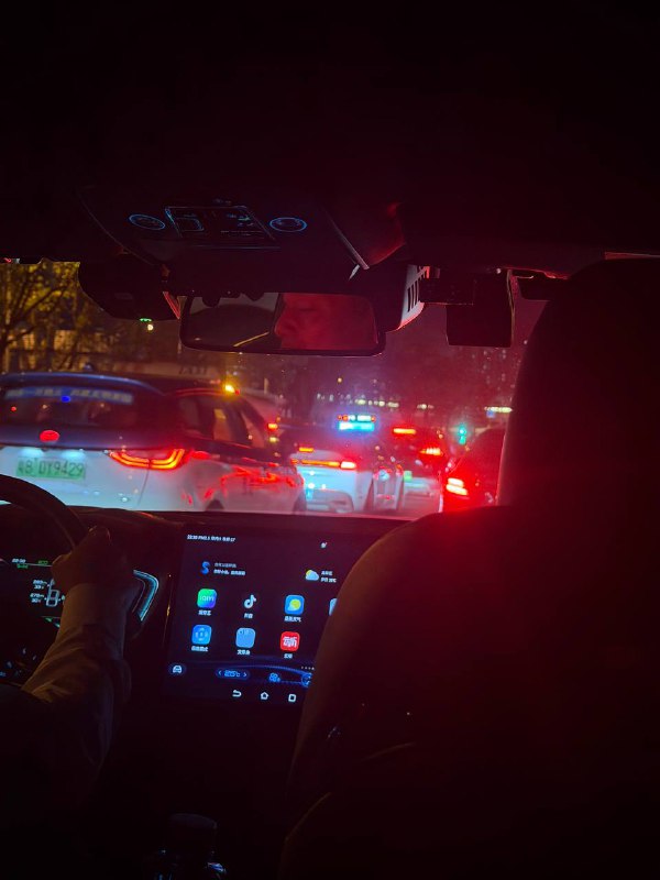 十点半的深南大道堵车了😇原来传说都是真的