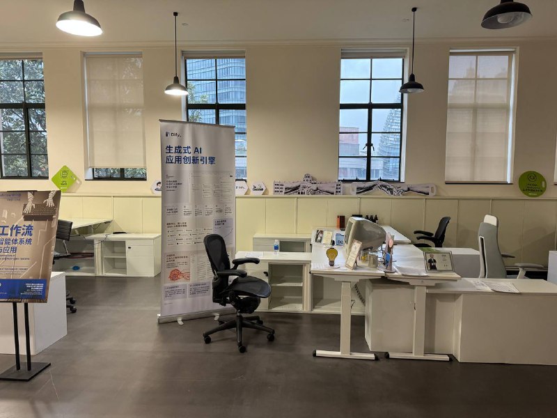 来上海办公室擦灰了，感觉好久没人来了#在路上来上海办公室擦灰了，感觉好久没人来了#在路上