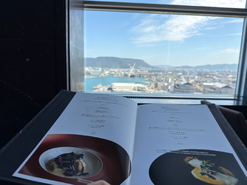 分享一下中午的fine dining法餐位于JR CLEMENT酒店楼顶160CNY左右就可以吃一整个法餐set并且欣赏极致的海港风景分享一下中午的fine dining法餐位于JR CLEMENT酒店楼顶160CNY左右就可以吃一整个法餐set并且欣赏极致的海港风景